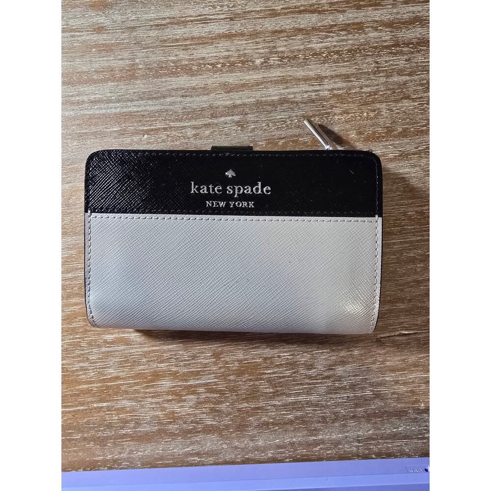 Kate Spade Staci Med Compact Bifold Wallet Black Cream Saffiano WLR00124